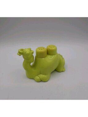 Vintage Plastic Sitting Green Camel Salt and Pepper Shaker Sets Mid Century